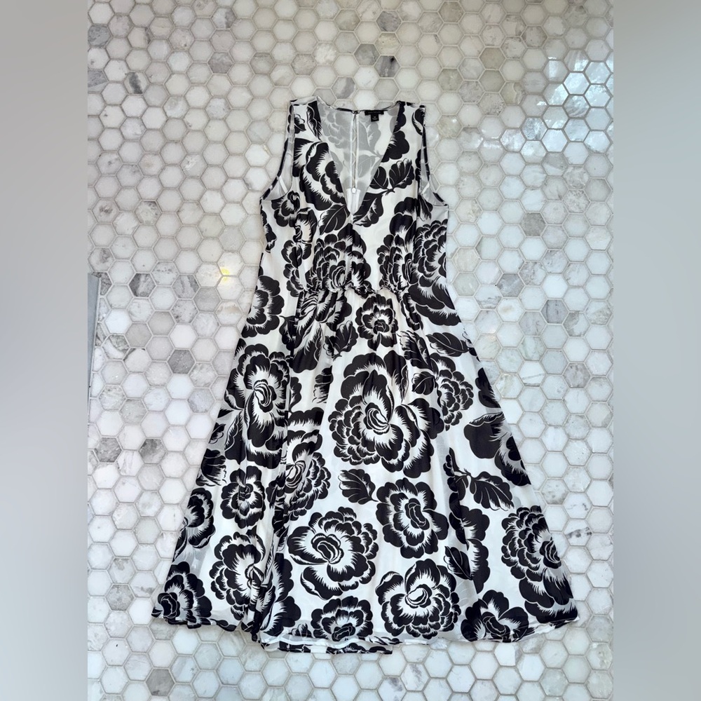 Ann Taylor Navy & White Floral Fit and Flare Dress Fully Lined Sleeveless